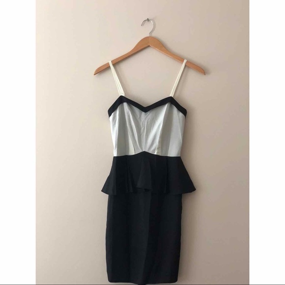 H&M Classic with a twist! - Picture 2 of 4